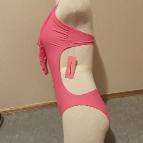 Bathing suits - Picture 3 of 4